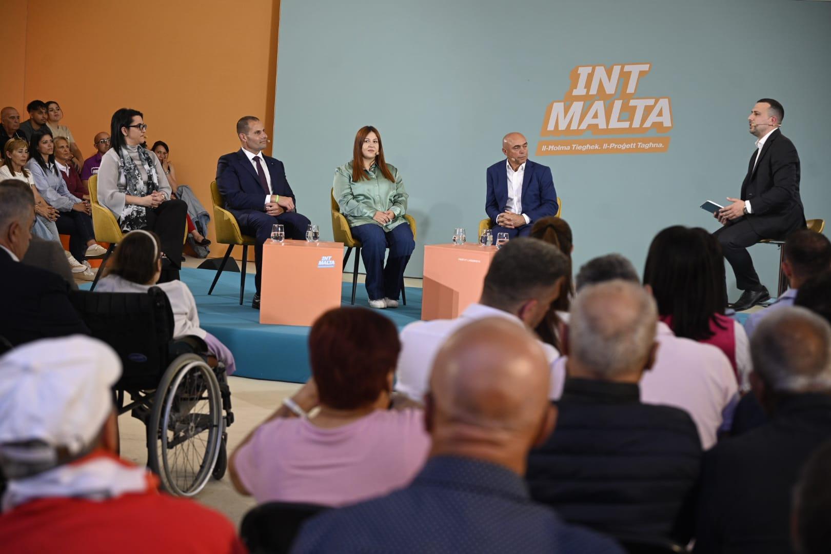 Etkinlikteki panel, hükümetin sağlık politikalarının gerçek hayattaki etkisini ortaya koymayı amaçlıyordu. Fotoğraf: Matthew Mirabelli