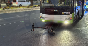 Floriana'da Otobüs E-Skuter Çarpışması: 12 Yaşındaki Çocuk Ağır Yaralandı