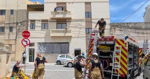Santa Venera'da inşaat işçisi üç kat yüksekten düştü