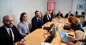 Momentum manifestosunu açıkladı: 2 avroluk taksi yolculukları ve boş konutlara vergi