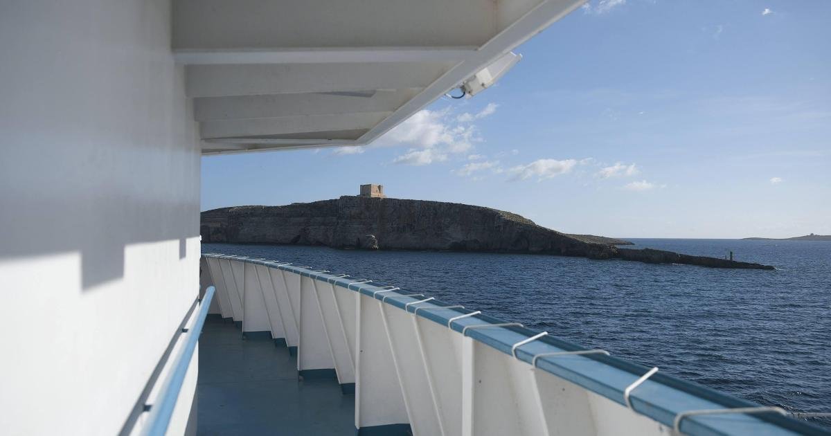 Pazartesi sabahı Gozo feribot seferi gecikti, yolcular bir süre denizde mahsur kaldı