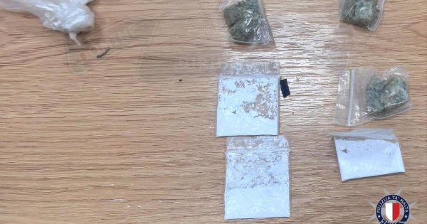 Paceville'de Aynı Sokakta İki Ayrı Uyuşturucu Operasyonu: İki Kişi Tutuklandı