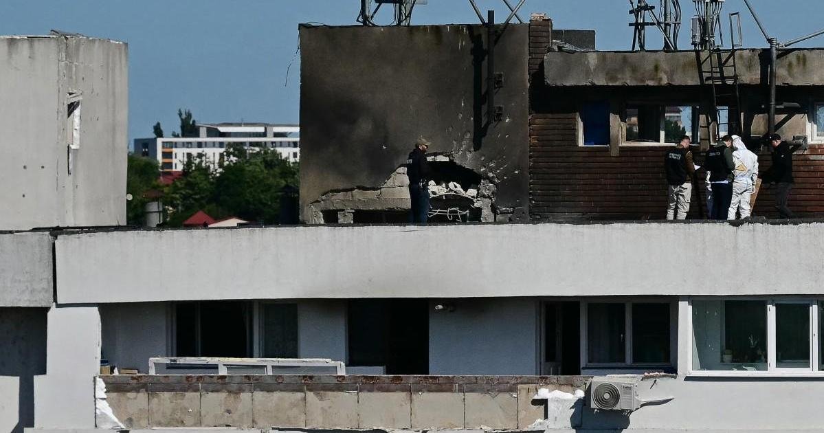 Rus İHA'sı Romanya'da Apartmana Düştü, 2 Yaralı
