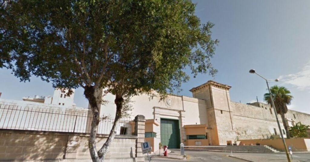 Corradino Cezaevi'nde Mahkum Yatağını Ateşe Verdi