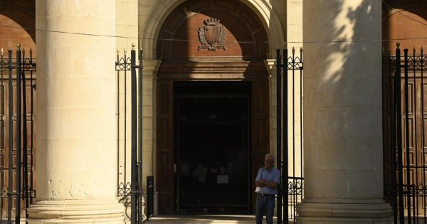 Eski Eşine Mesaj Atan Adam Mahkeme Kararını İhlal Ettiği İçin Tutuklandı