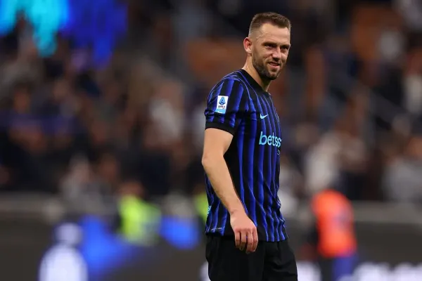 De Vrij, Benfica'da Oynama İhtimaline Sıcak Bakıyor