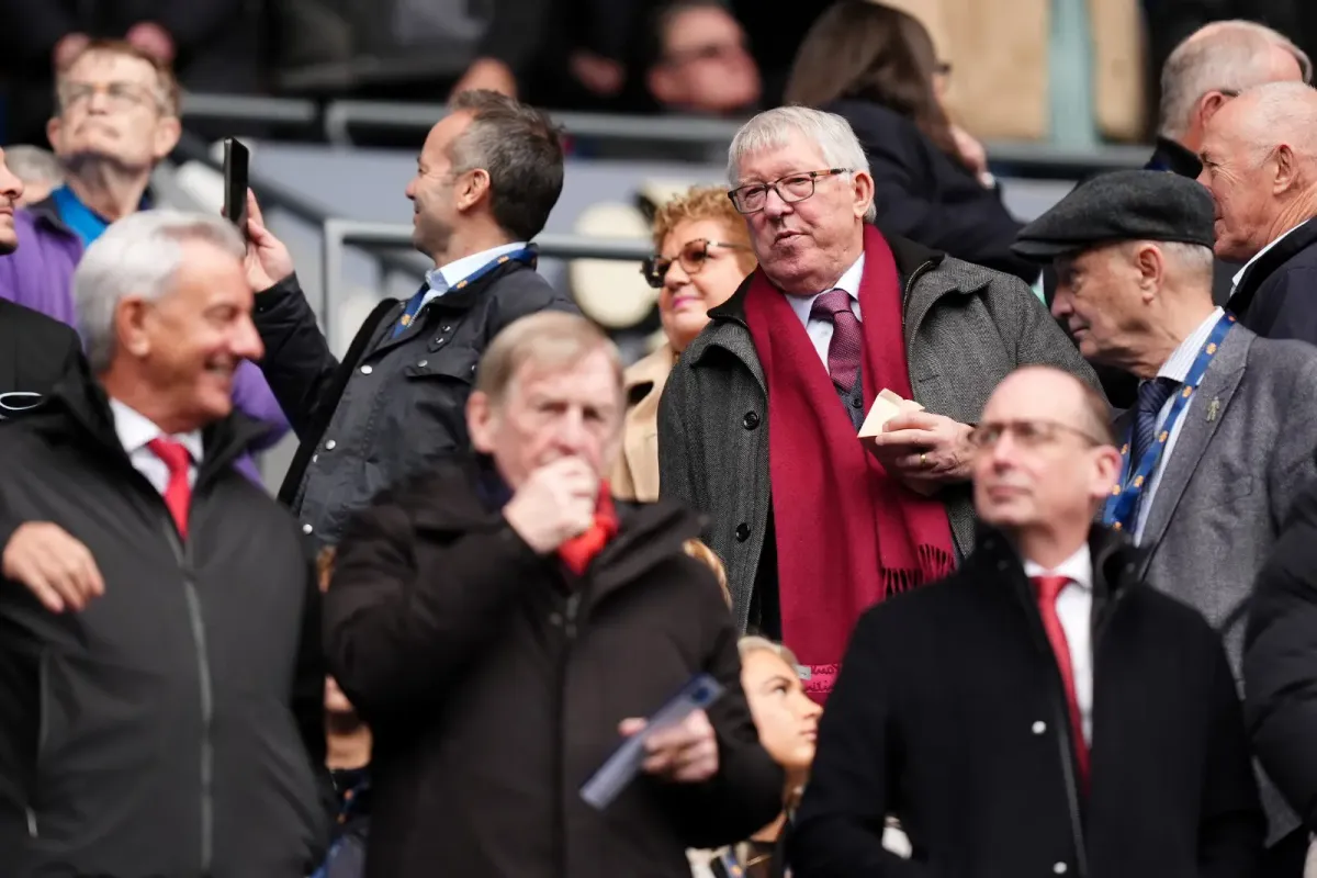 Sir Alex Ferguson, Manchester United-Liverpool maçı öncesi rahatsızlandı, tedbir amaçlı hastaneye kaldırıldı