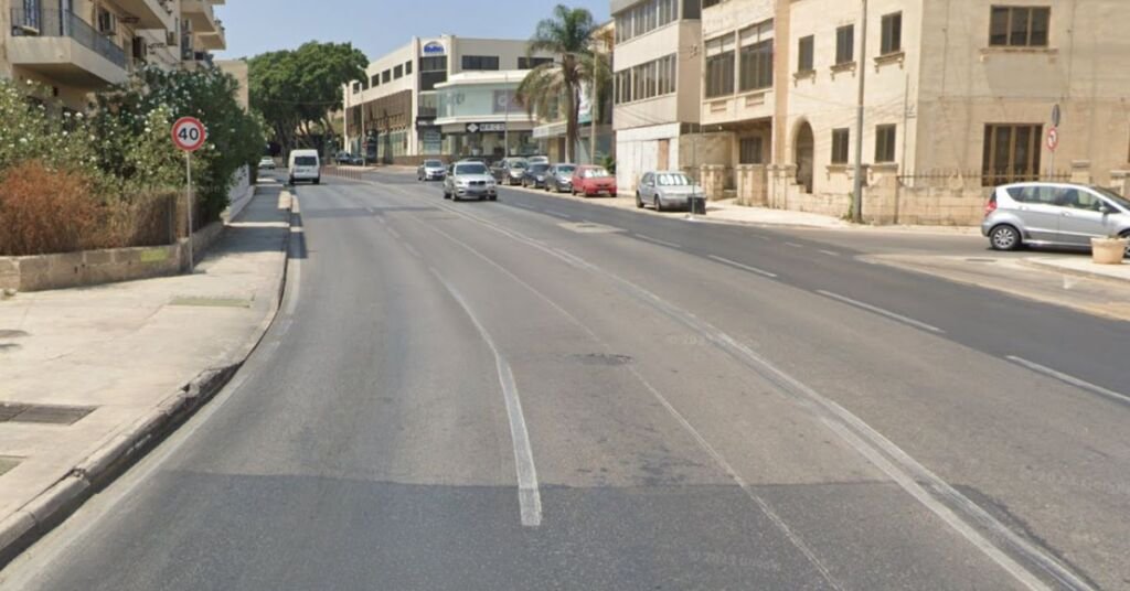 Lija'da Ticari Binada Yangın Çıktı, Yol Kısmen Kapatıldı