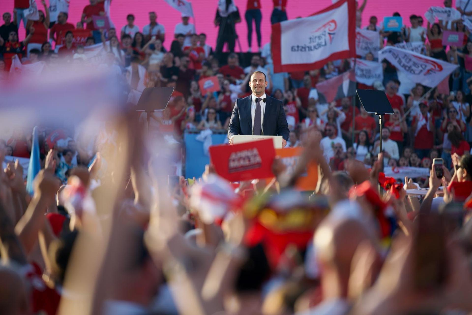 Robert Abela Hamrun'daki Victor Tedesco Stadyumu'nda partililere hitap etti