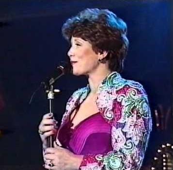Mary Spiteri Eurovision parçası Little Child'ı seslendirirken