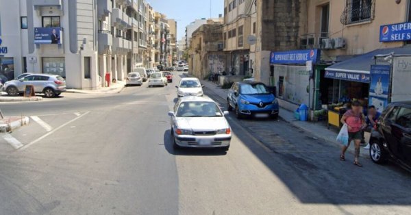 St Julian's'ta Vinçten Düşen Cisim Bir Kadını Yaraladı