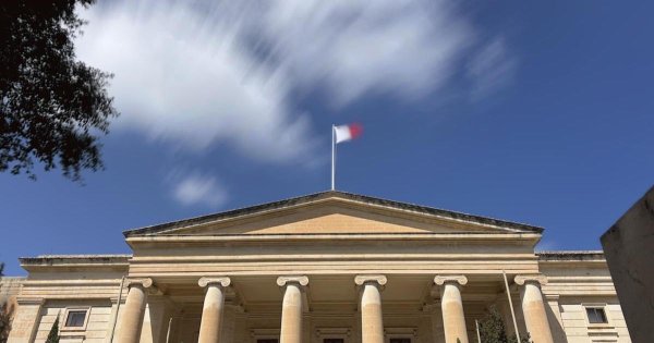 Tarxien'de Su Tankerini Ateşe Verdiği İddia Edilen Sanık Suçlamaları Reddetti