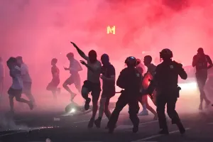 Paris'te PSG'nin Şampiyonlar Ligi Zaferinin Ardından Şiddet Gecesi: 1 Ölü, 780 Gözaltı