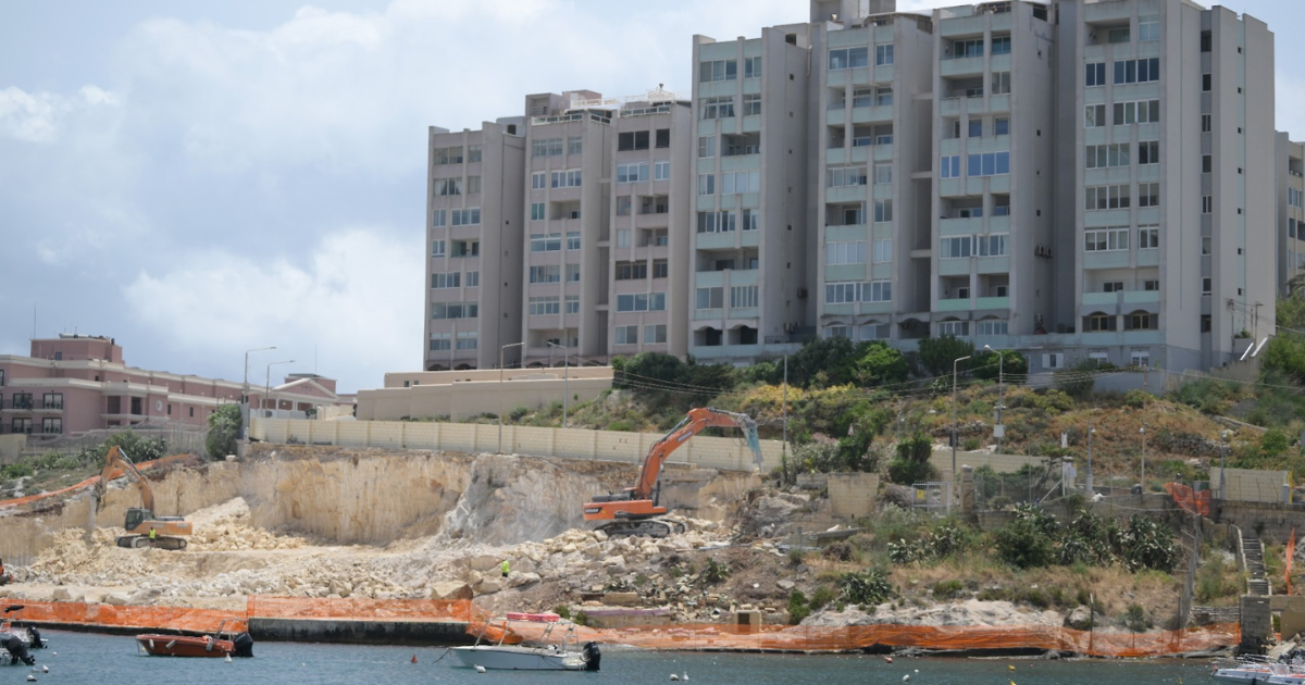 St Julian's Cresta Quay'de Hafriyat Alarmı: 'Korku İçinde Yaşıyorum'
