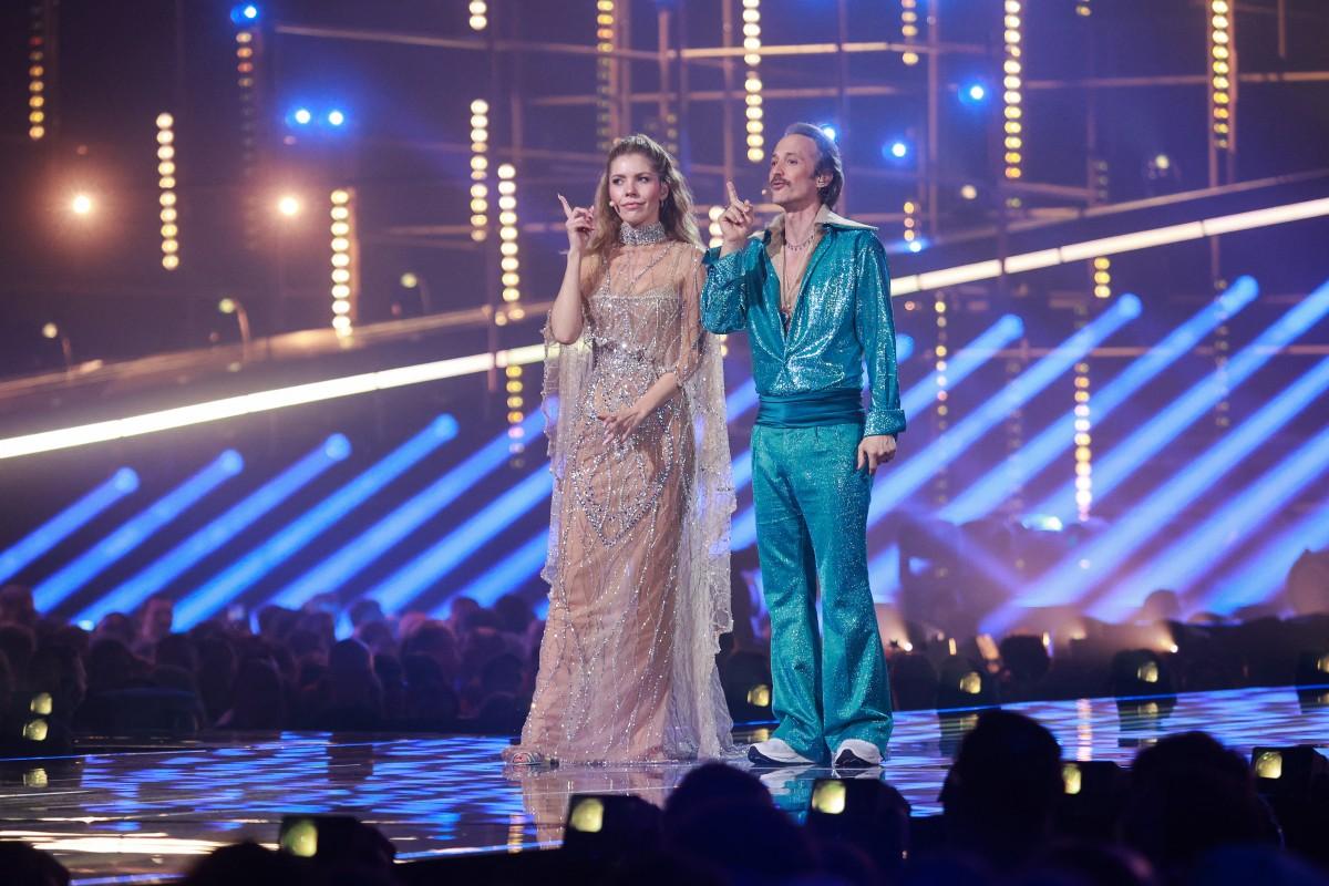 Eurovision Şarkı Yarışması'nın sunuculuğunu Victoria Swarovski ve Michael Ostrowski üstleniyor