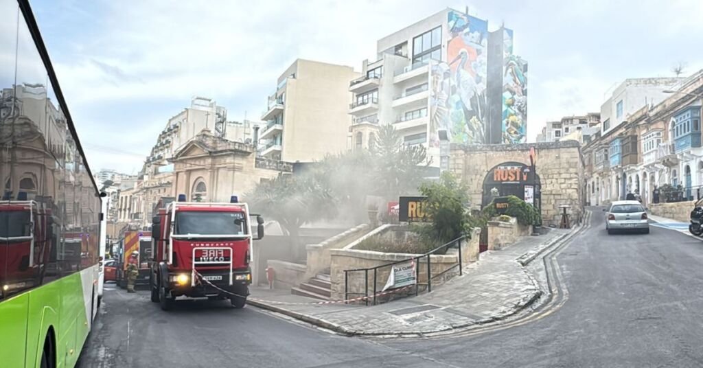 St Julian's'ta Yangın: St George's Yolu Trafiğe Kapatıldı