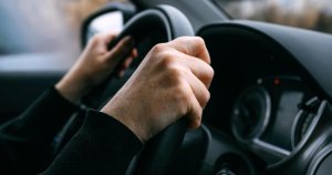 Ehliyetsiz Araç Kullanan ve Bıçak Taşıyan Genç Kefaletle Serbest Bırakıldı