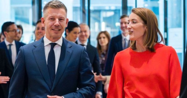 Roberta Metsola, Macaristan'ın Yeni Başbakanı Péter Magyar'ı Avrupa Parlamentosu'nda Karşıladı