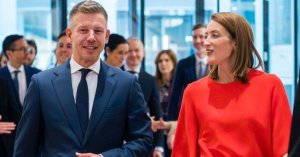 Roberta Metsola, Macaristan'ın Yeni Başbakanı Péter Magyar'ı Avrupa Parlamentosu'nda Karşıladı
