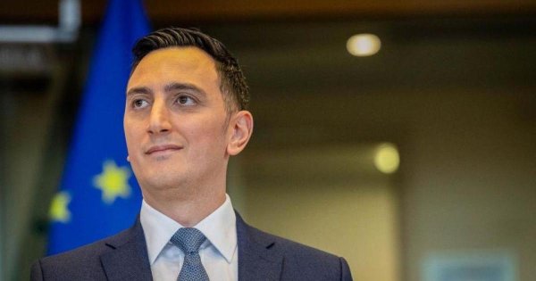 Komisyon Üyesi Micallef, Küçükleri Korumak İçin Sosyal Medyada Yaş Kontrolü Çağrısı Yapıyor