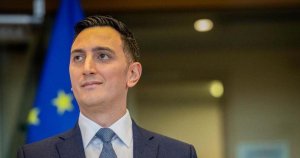 Komisyon Üyesi Micallef, Küçükleri Korumak İçin Sosyal Medyada Yaş Kontrolü Çağrısı Yapıyor