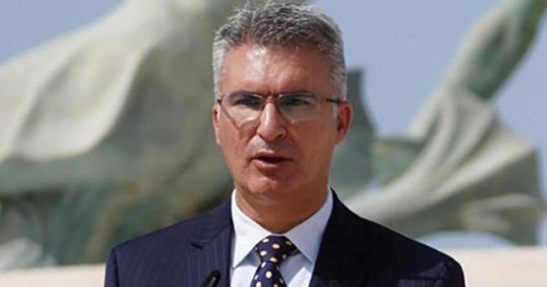 Carmelo Abela İşçi Partisi Milletvekilliğinden İstifa Ederek Meclis Başkanı Oluyor