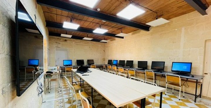 Gozo: Bishop’s Conservatory Ortaokuluna 70 Bilgisayar Bağışlandı