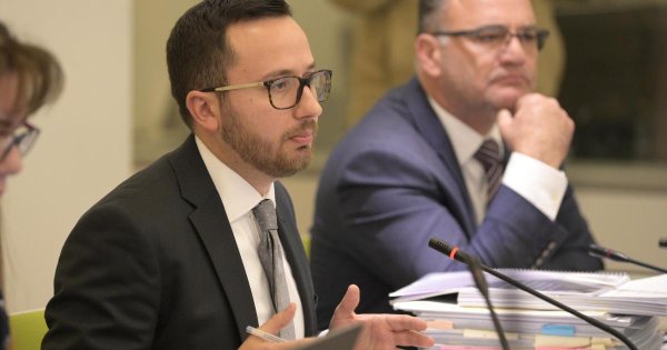 Darren Carabott, Kamu Hesapları Komitesi Başkanlığını Sürdürecek