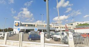 Süpermarket otoparkında motosikletliye çarpan sürücüye para cezası