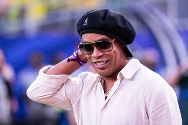 Ronaldinho İtalya'ya Dönüyor: 46 Yaşında Ravenna ile İmzalayacak