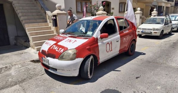 Tamamen PL Temasıyla Kaplanmış Toyota Vitz 1.000 Euro'ya Satışta
