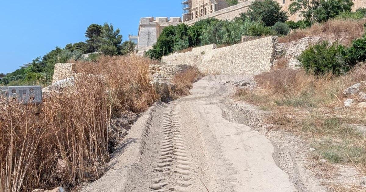 Mdina Surlarının Altındaki Arazide İzinsiz Çalışmalara Soruşturma