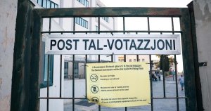 Saat 14.00 itibarıyla seçmen katılımı yüzde 43,59'a ulaştı, tüm bölgelerde artış kaydedildi