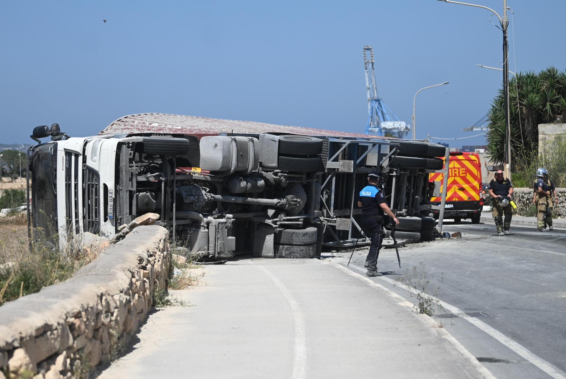 Kaza, havalimanından Birżebbuġa'ya giden ana yolu kapattı. Foto: Jonathan Borg