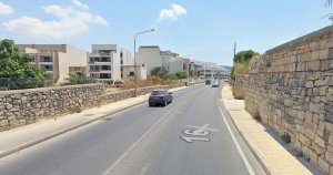 Mosta'da Kamyon ile Otobüsün Kafa Kafaya Çarpışmasında En Az Bir Kişi Yaralandı