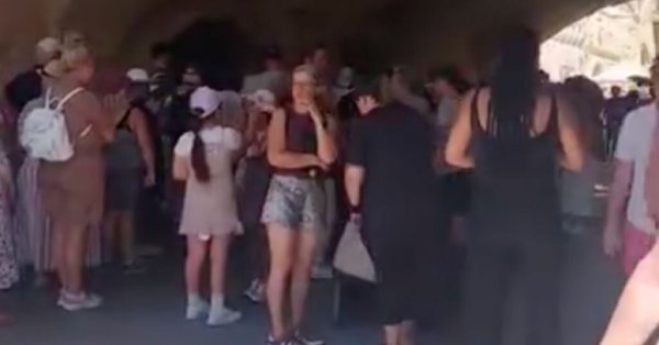 İzle: Valletta Asansörü'ndeki Turist Kuyrukları Yerlileri Uzun Yolu Yürümek Zorunda Bıraktı