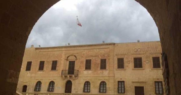 Munxarlı Sürücü Bir Adamı Ezme Tehdidiyle Suçlanıyor