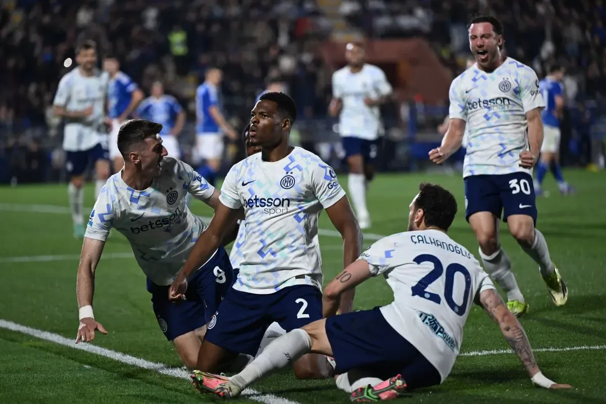 Real Madrid, Dumfries için 20 milyon Euro'luk serbest kalma bedelini ödemeye hazır