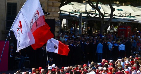 Robert Abela üçüncü kez başbakanlık yemini etti, Valletta'da kalabalıklar toplandı