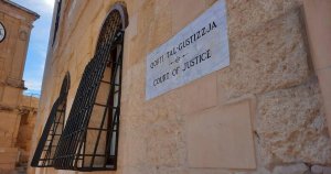 Gozo'da Ruhsatsız Motosikletle Crack Kokain Taşırken Yakalandı