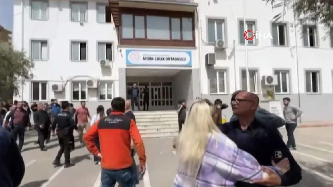 Mqabba'daki Hurdalık Yangınında Gökyüzünü Kapkara Duman Kapladı