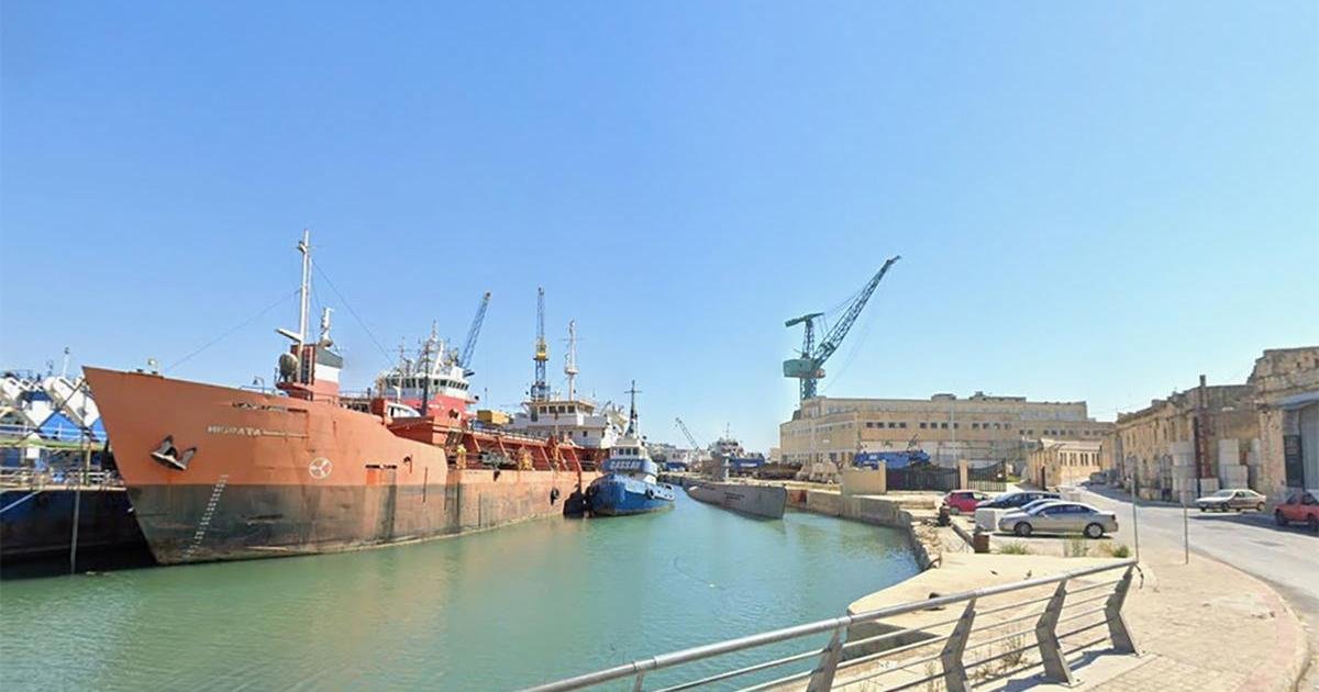 Gemi Tamir Şirketi, Marsa'da Barj Üzerine Padel Kortu İçin Başvurdu