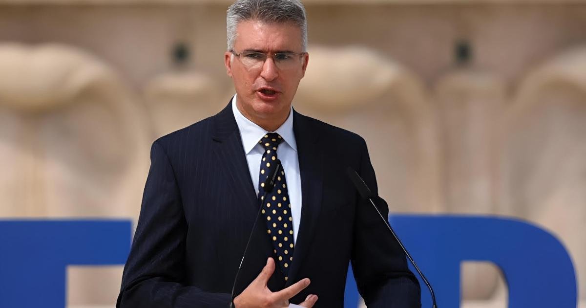 Robert Abela, Carmelo Abela'yı Meclis Başkanı olarak önerecek