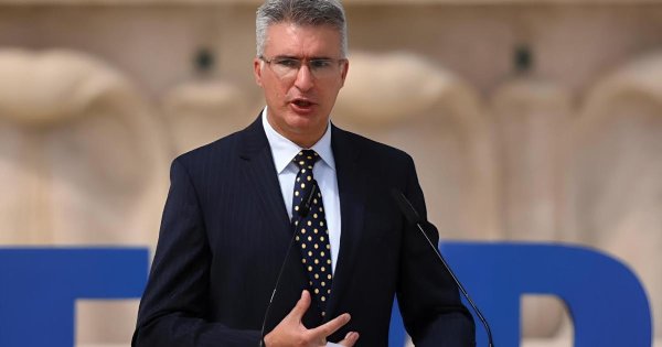 Robert Abela, Carmelo Abela'yı Meclis Başkanı olarak önerecek