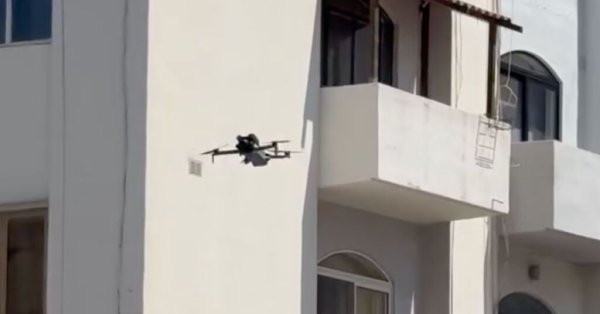 St Paul's Bay'de Balkonlara Yaklaşan Drone Görüntülendi