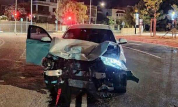 Kazadan sonra ağır hasar gören BMW.