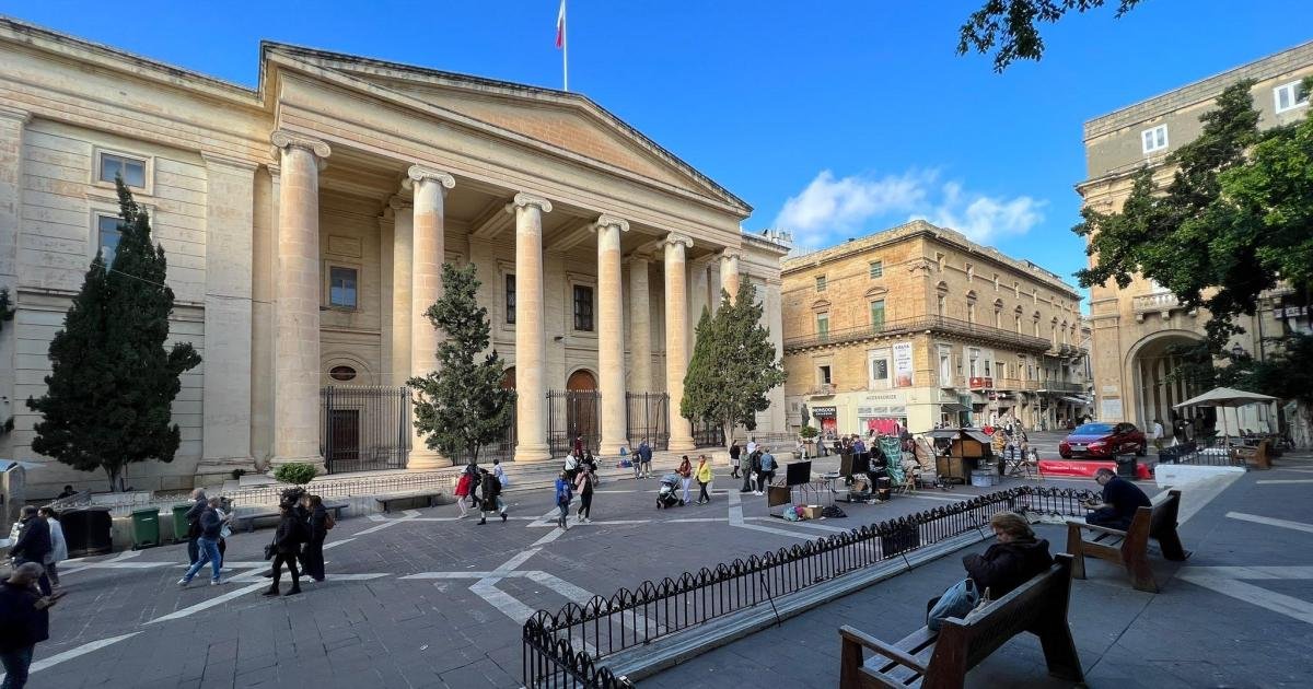 Valletta Adliyesi'nde Asansör Krizi: 5 Kişi Bir Saatten Fazla Mahsur Kaldı