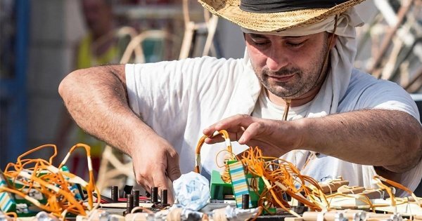 Havai Fişekten Müzik Aleti İcat Eden Siġġiewi'li Usta