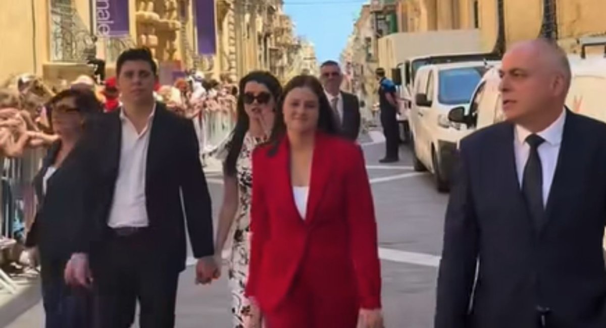 Malta'nın En Üst Düzey Memuru Labour Zaferini Kutladı, Tarafsızlık Soruları Yeniden Gündemde