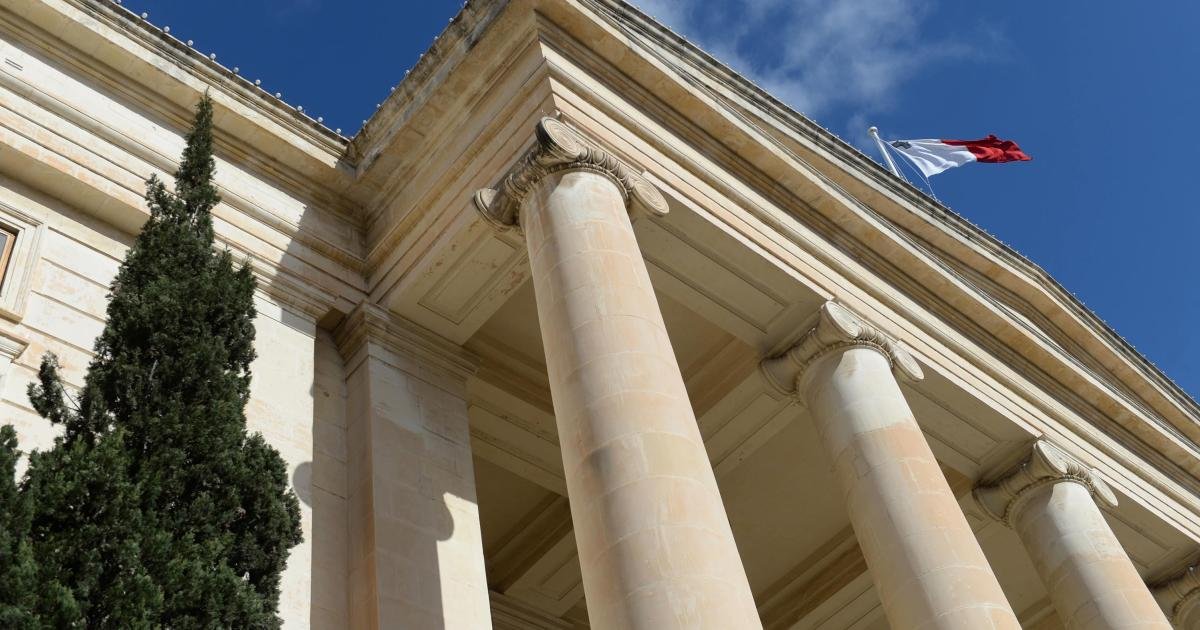 Naxxar'da Kebapçı Dükkanına Zarar Veren Adam Suçunu Kabul Etti